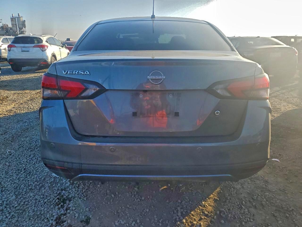 Nissan Versa S Image 12