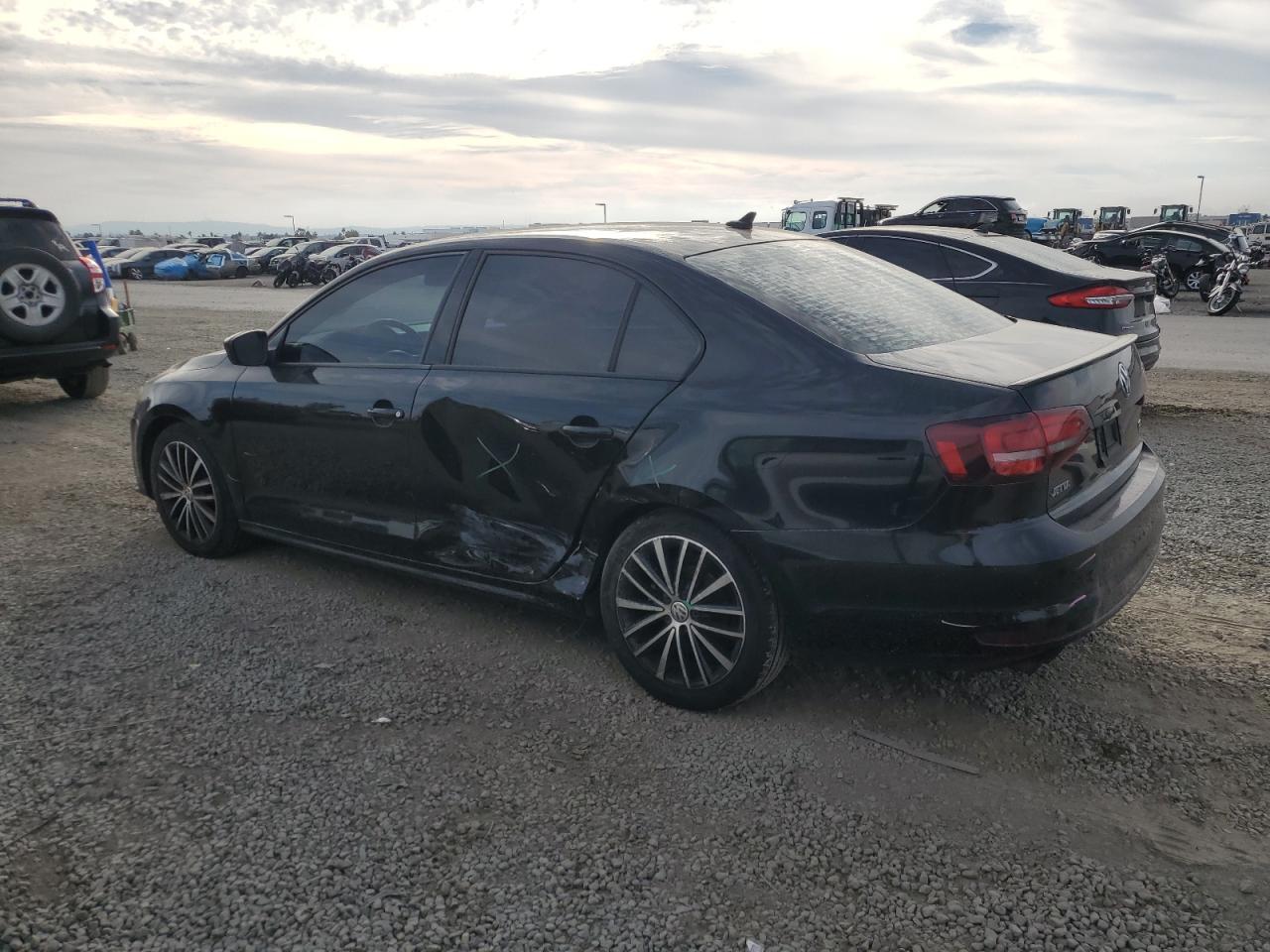 Volkswagen Jetta Sport Image 2