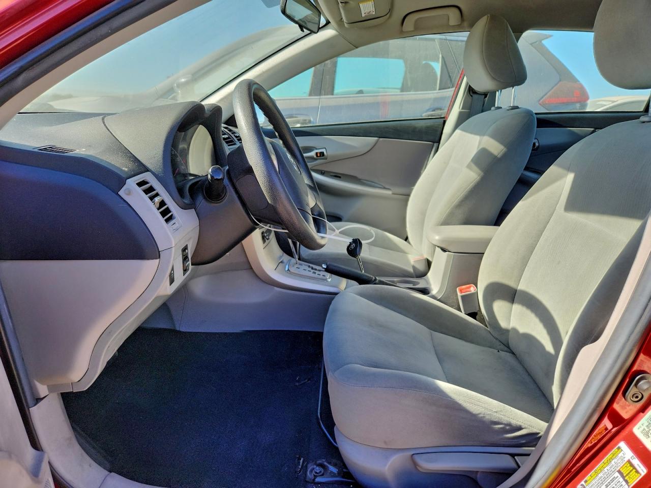 Toyota Corolla Base Image 11