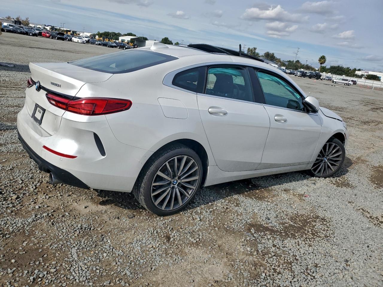 BMW 2 Series Image 9