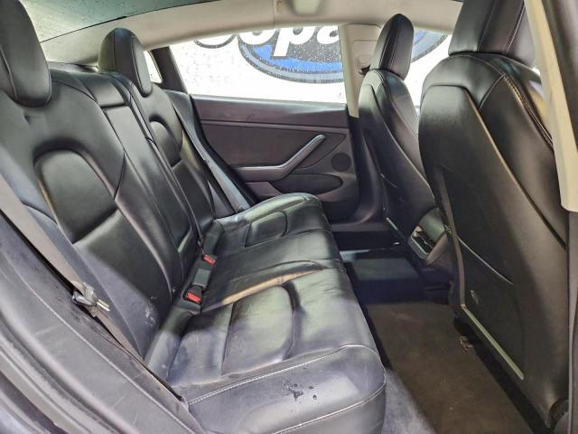 Tesla Model 3 Image 4