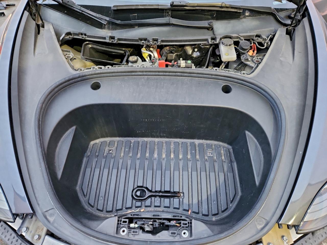 Tesla Model 3 Image 8