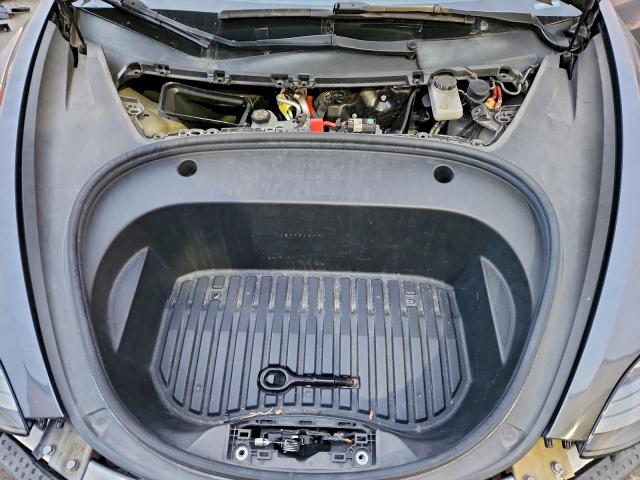 Tesla Model 3 Image 8