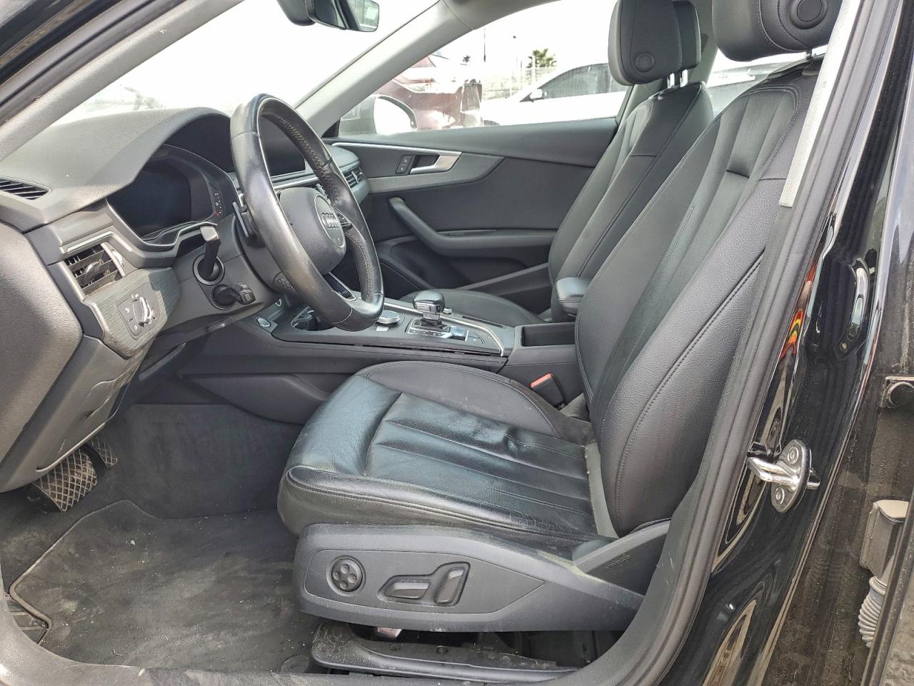 Audi A4 Ultra Premium Image 4