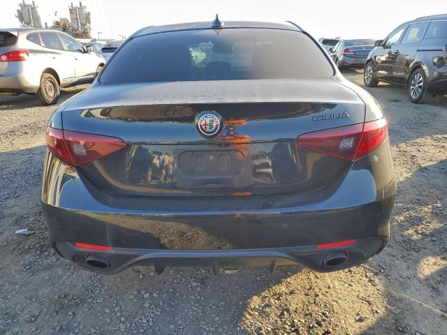 Alfa Romeo Giulia Ti Image 9