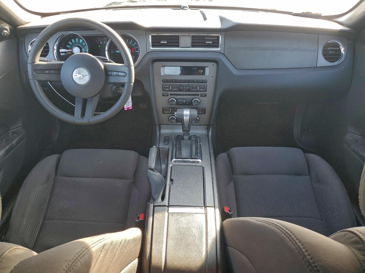 Ford Mustang Image 2