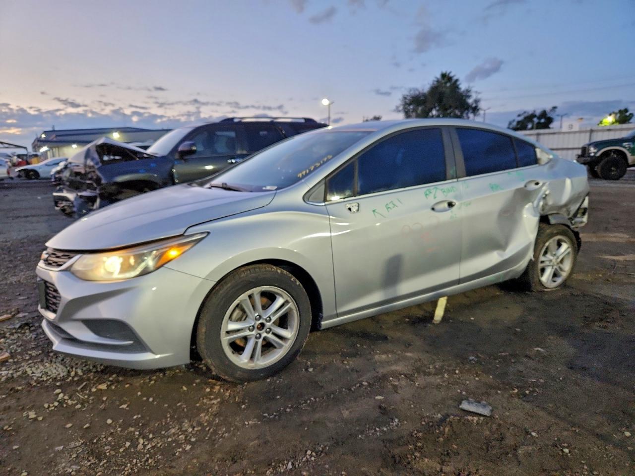 Chevrolet Cruze Lt Image 1