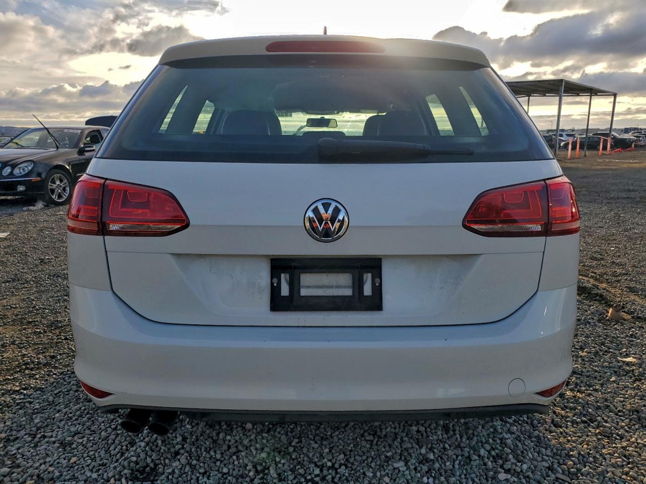 Volkswagen Golf Tdi S Image 2