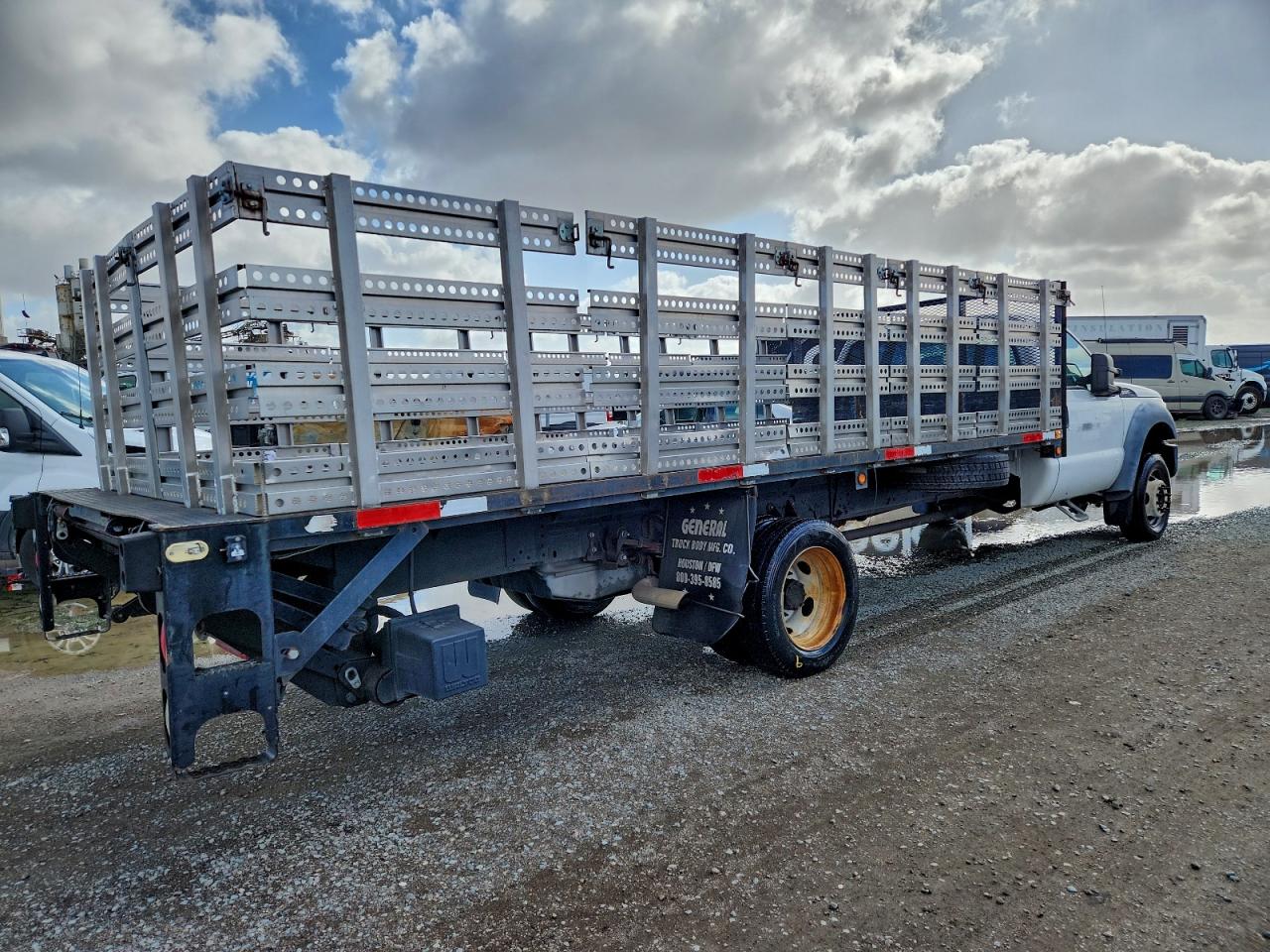 Ford F-550 Super Duty Image 2