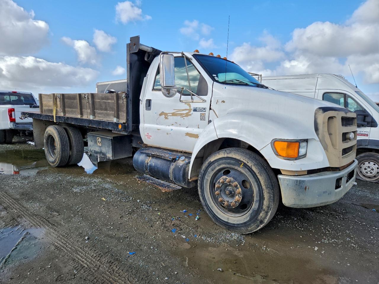 Ford F-650 Super Duty Image 10