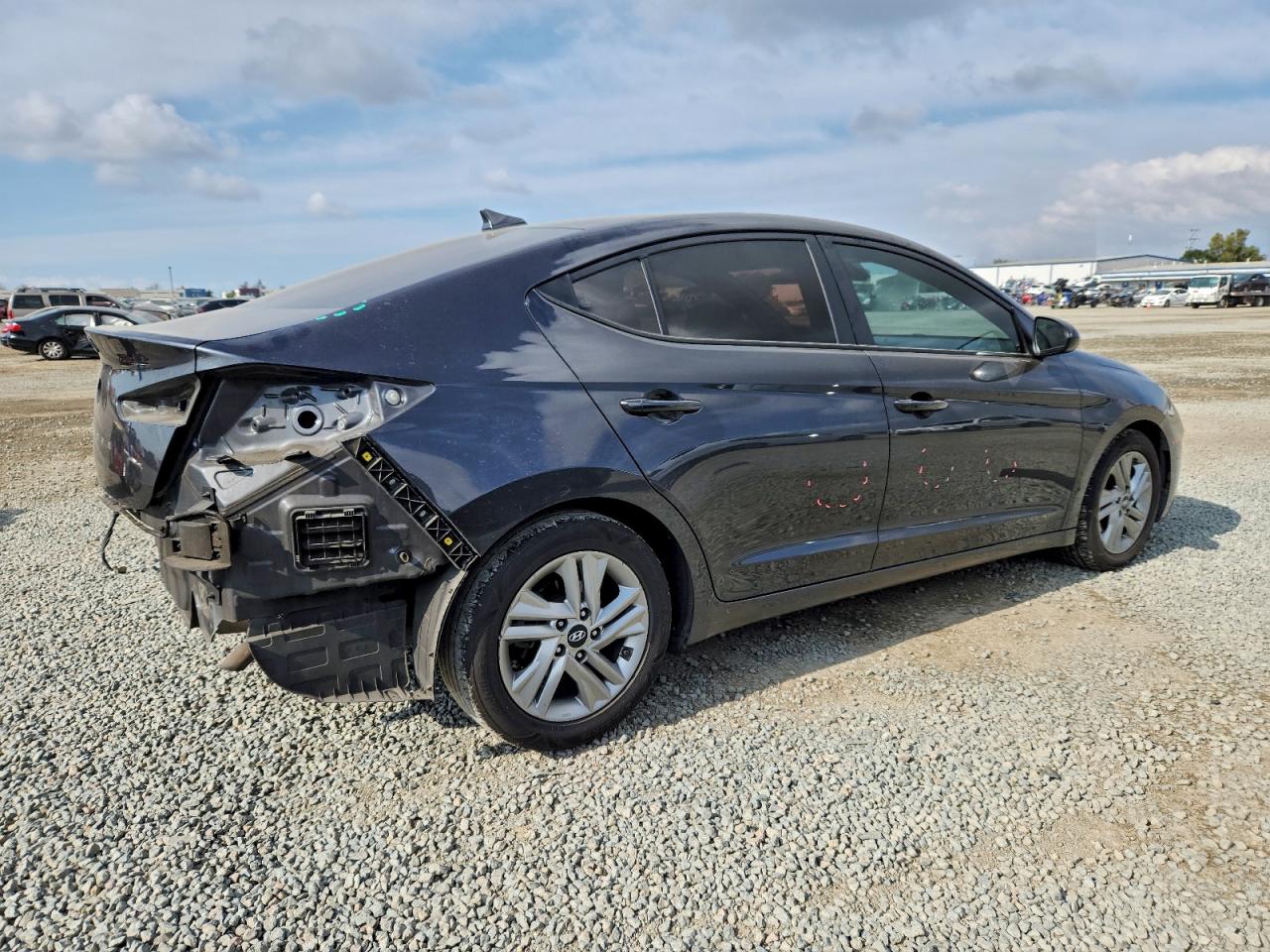 Hyundai ELANTRA Sel Image 13