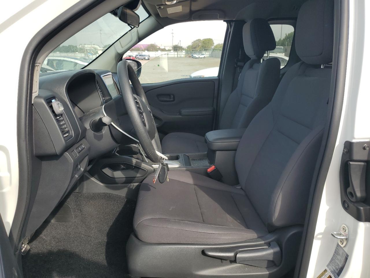 Nissan Frontier S Image 8