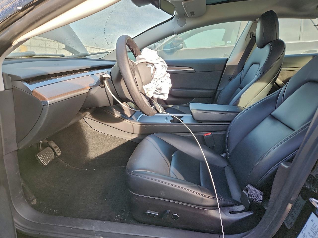 Tesla Model 3 Image 11