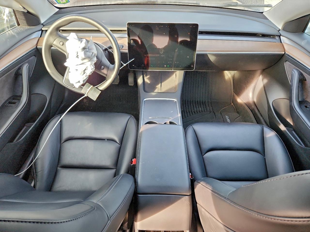 Tesla Model 3 Image 4