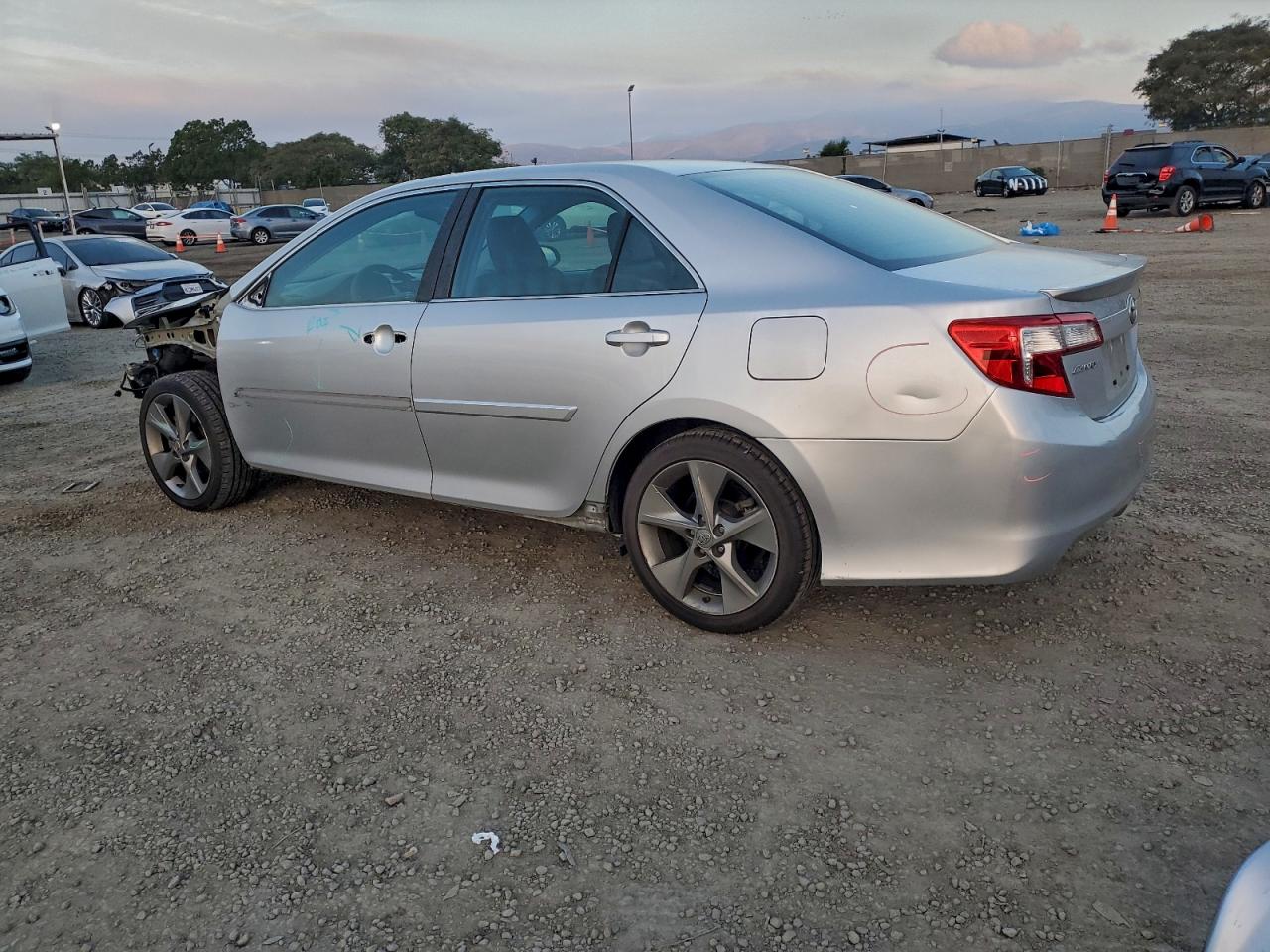 Toyota Camry L Image 12