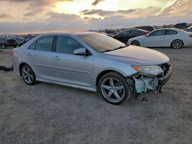 Toyota Camry L Image 11