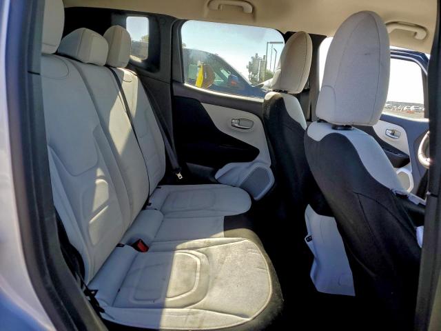 Jeep Renegade Latitude Image 12