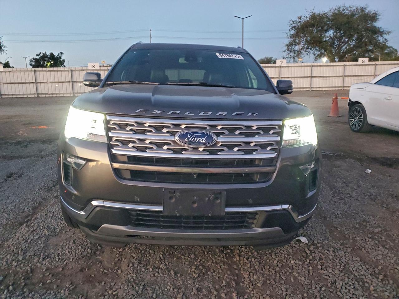 Ford Explorer Limited Image 7
