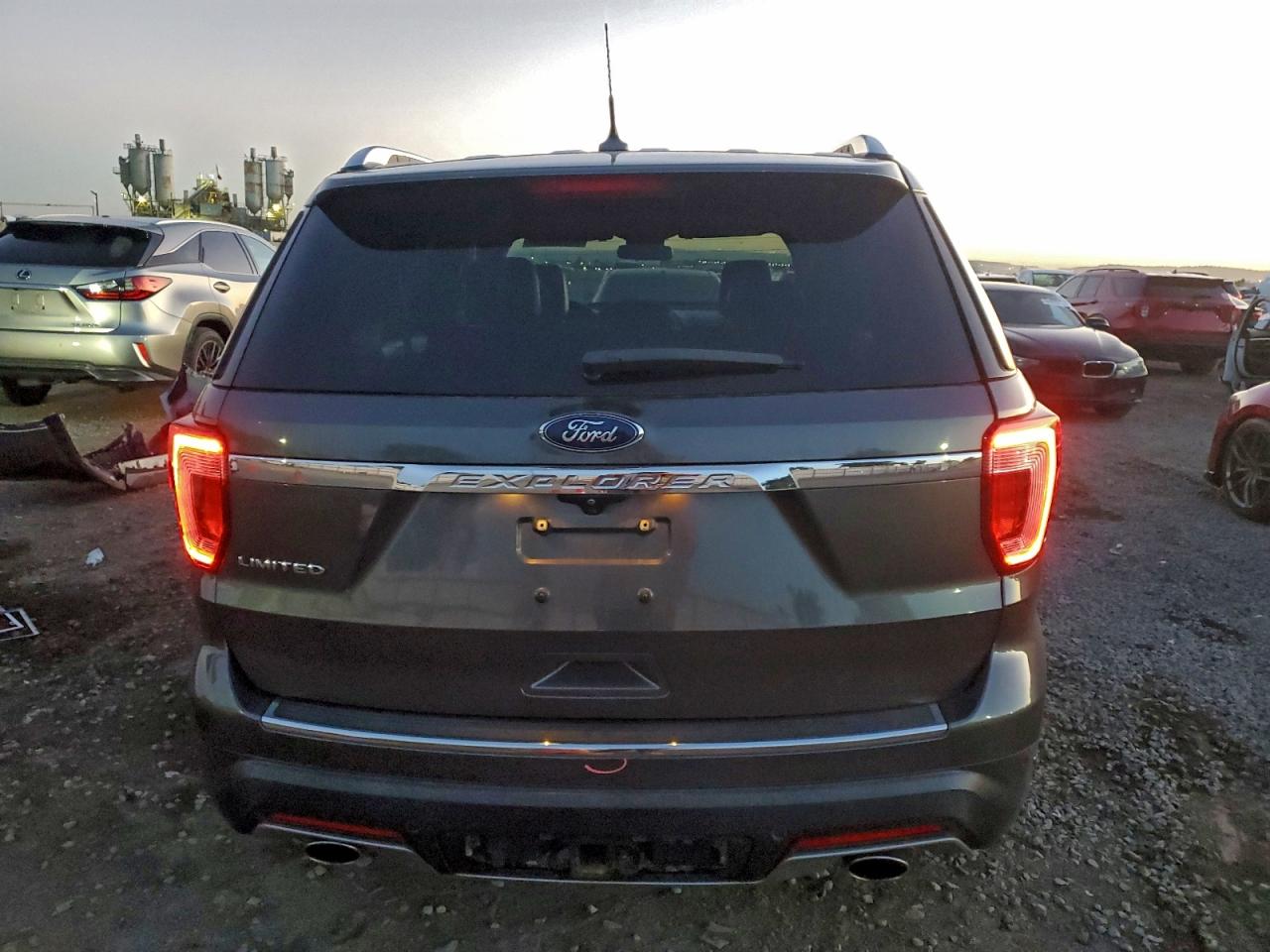 Ford Explorer Limited Image 6