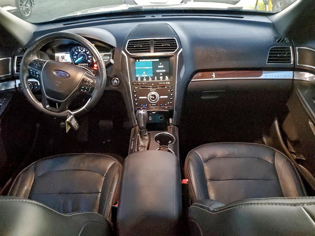 Ford Explorer Limited Image 4