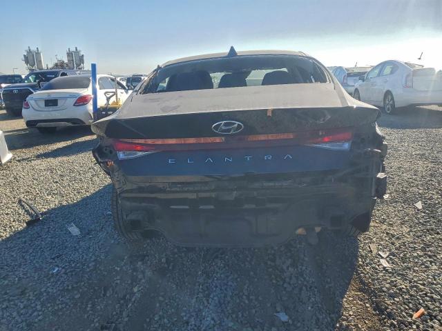 Hyundai ELANTRA Sel Image 2