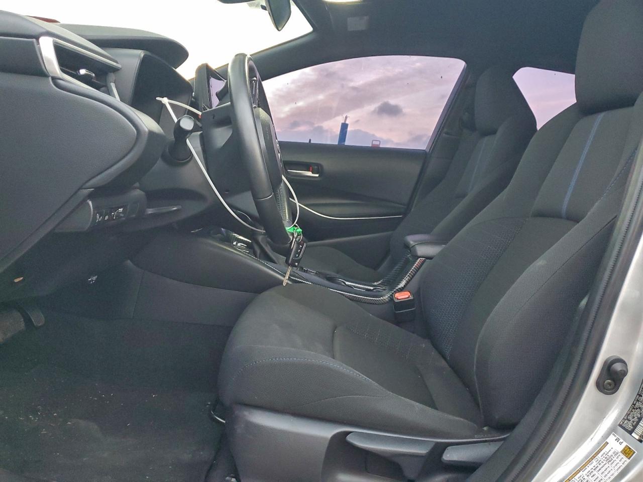 Toyota Corolla Se Image 9