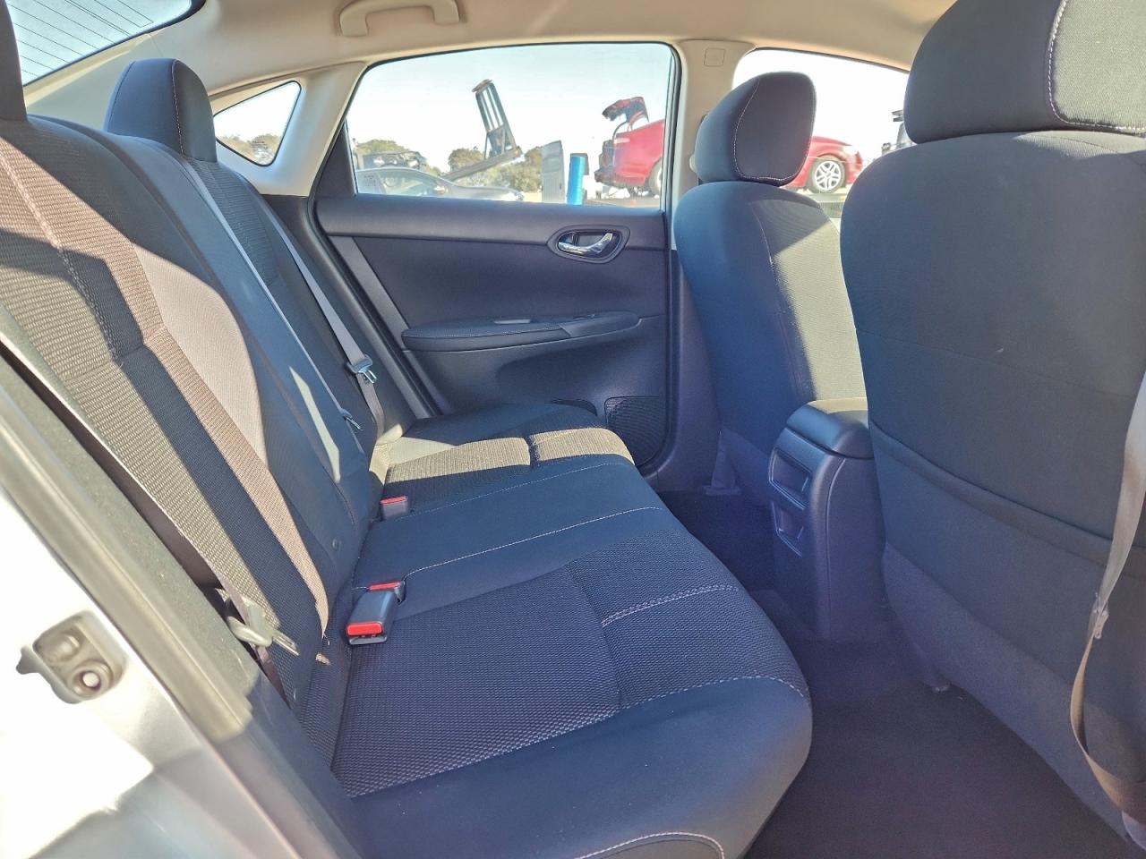 Nissan Sentra S Image 10