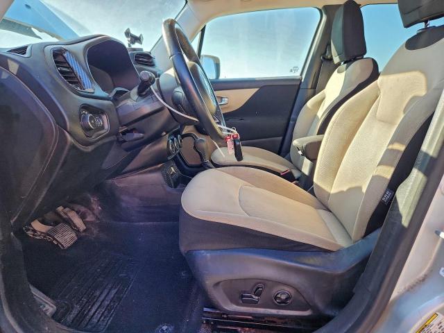 Jeep Renegade Latitude Image 9