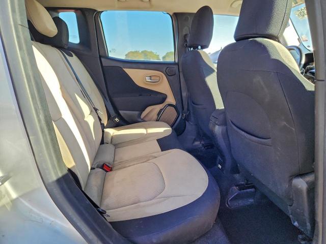 Jeep Renegade Latitude Image 10