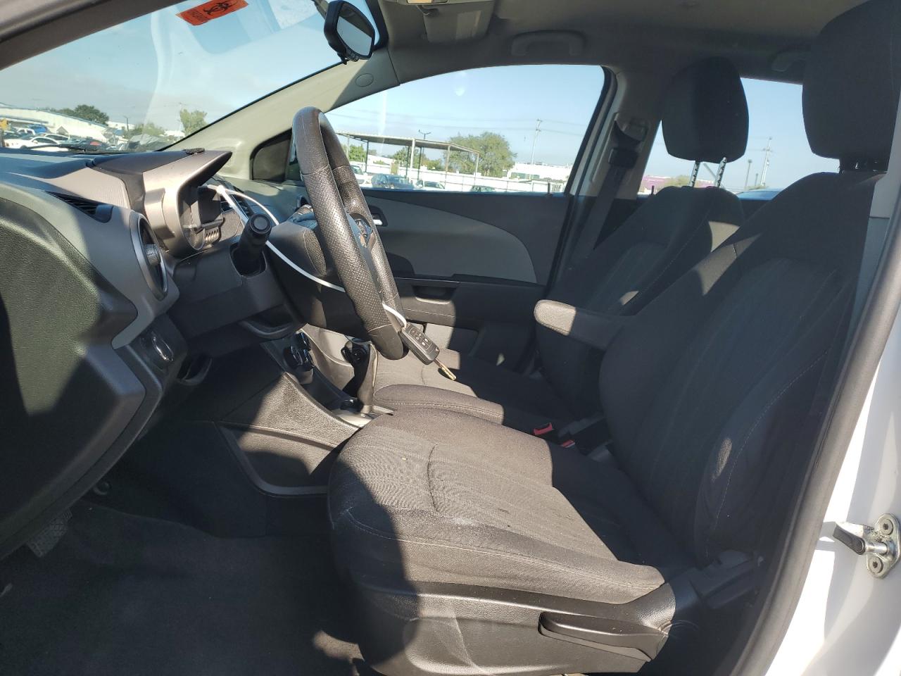 Chevrolet Sonic Lt Image 5