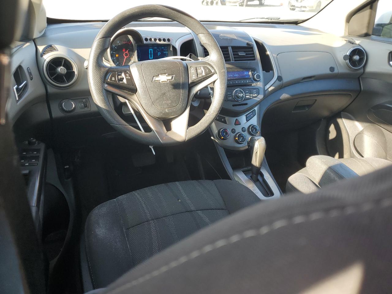 Chevrolet Sonic Lt Image 9